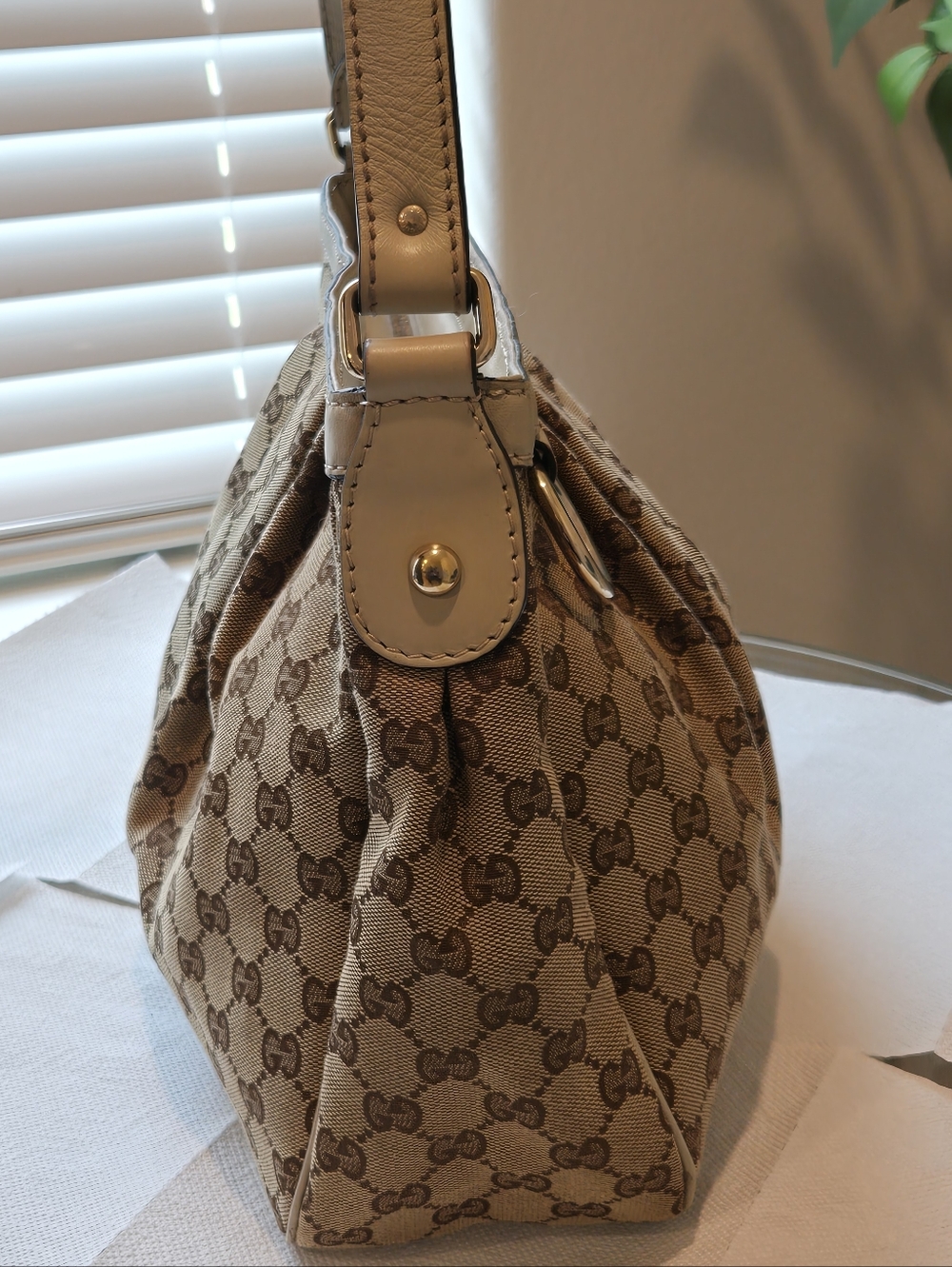 Gucci GG Canvas Sukey Shoulder Bag 296834 Beige Leather With Certificate Of AUTH - Picture 8 of 17